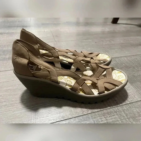 FLY London Yadi Wedge Sandals in Taupe - Picture 5 of 8